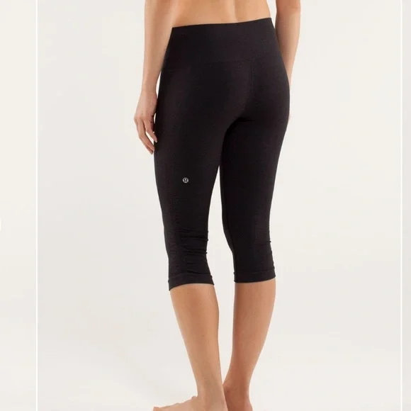 Lululemon in the flow cropped leggings pants charcoal gray size 6